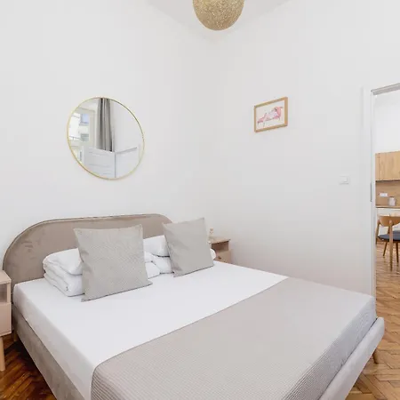 With The Balcony - Augustianska 1