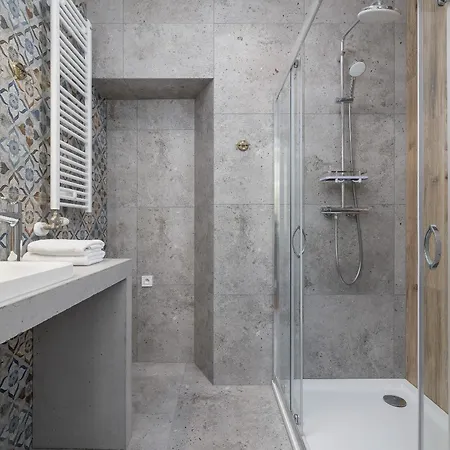 With The Balcony - Augustianska 1