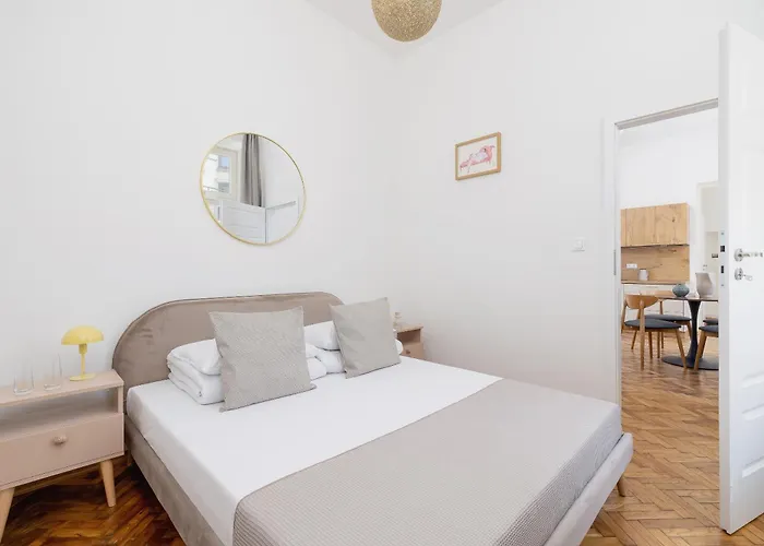 With The Balcony - Augustianska 1