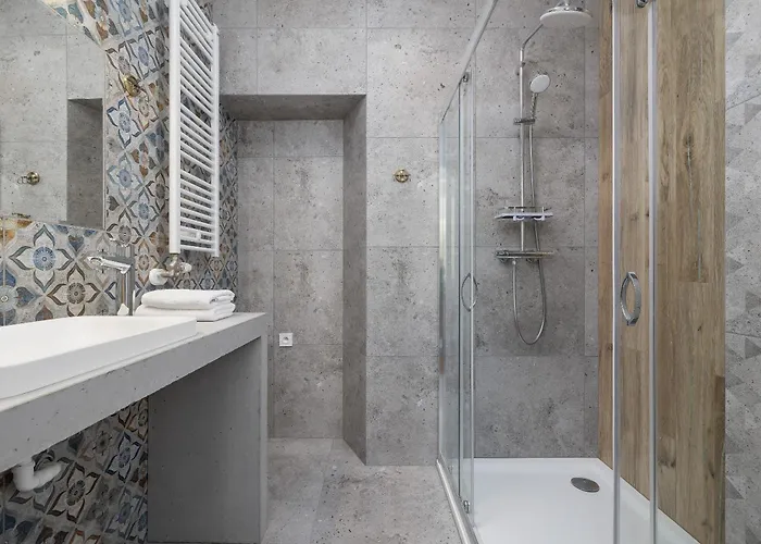 With The Balcony - Augustianska 1